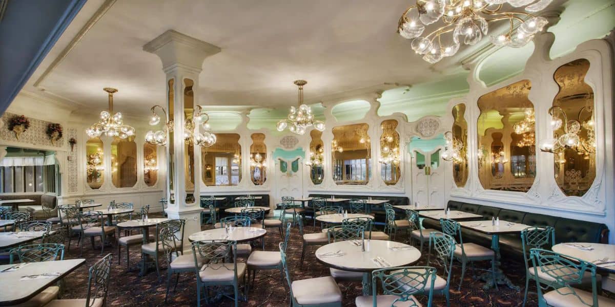 The Plaza Restaurant seating