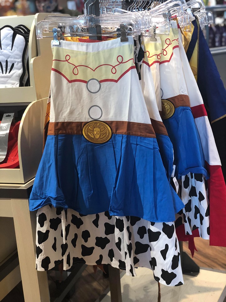 Disney Aprons And Oven Mitts