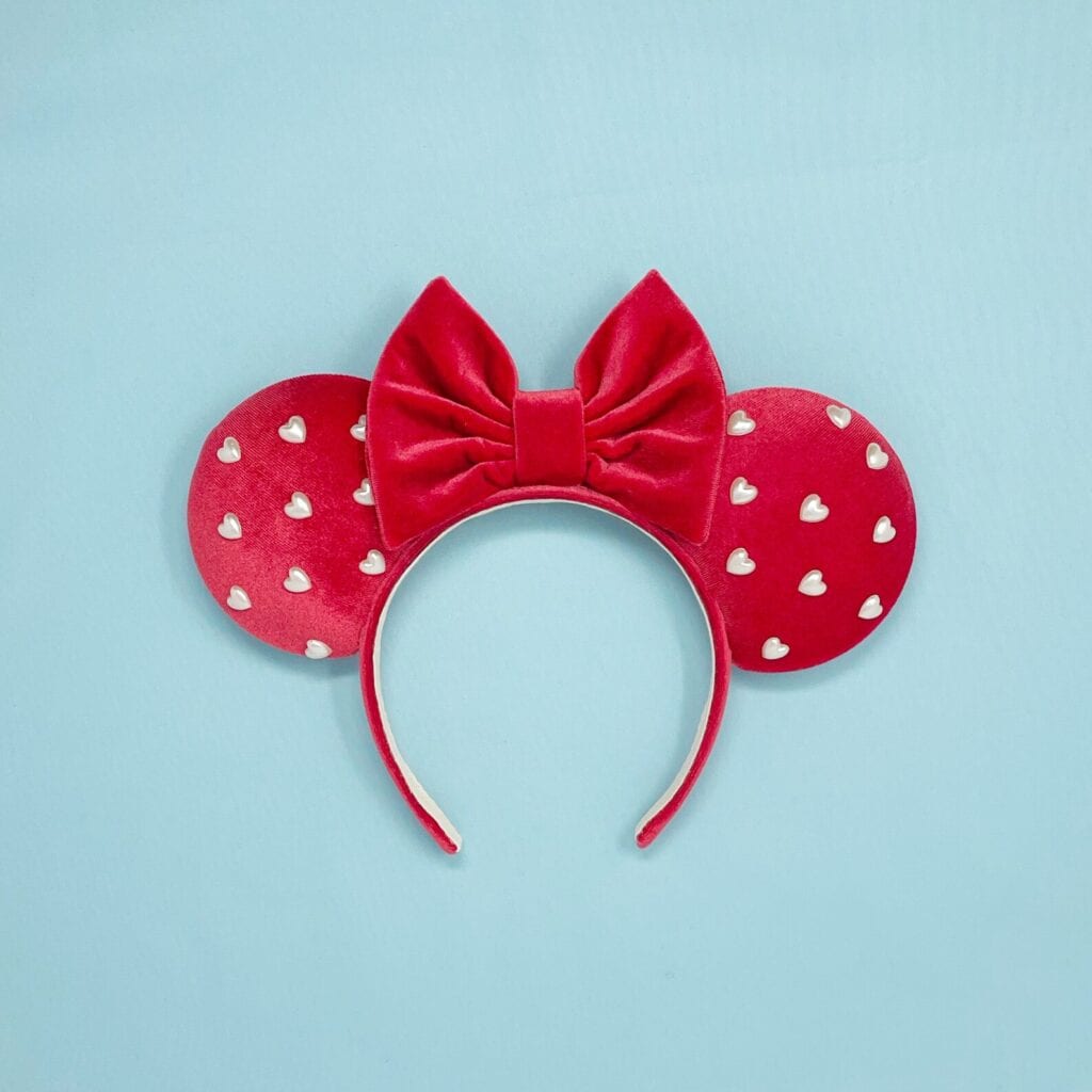 Cute Minnie Mouse ears headband with bow, perfect for Disney costume accessories and cosplay.