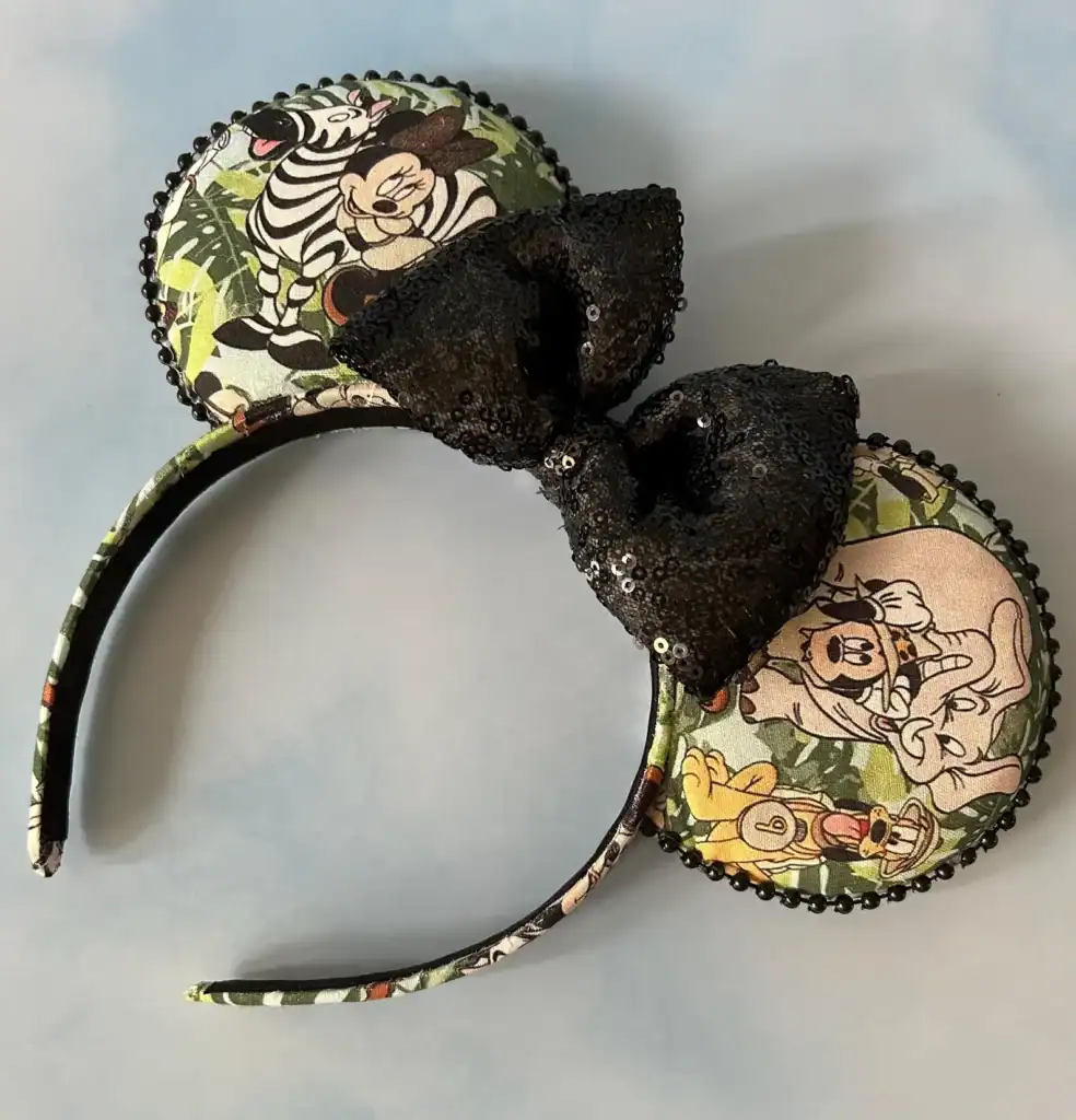 Disney Minnie Mouse headband with floral fabric and sequin bow, ideal for Disney fashion lovers.