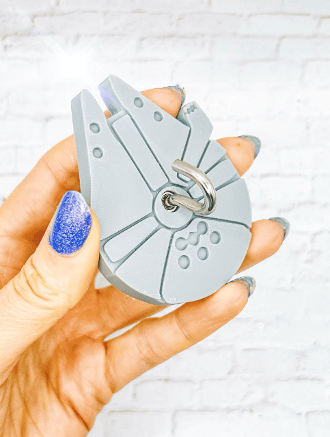 Cute Star Wars spaceship keychain, perfect for fans and collectors.