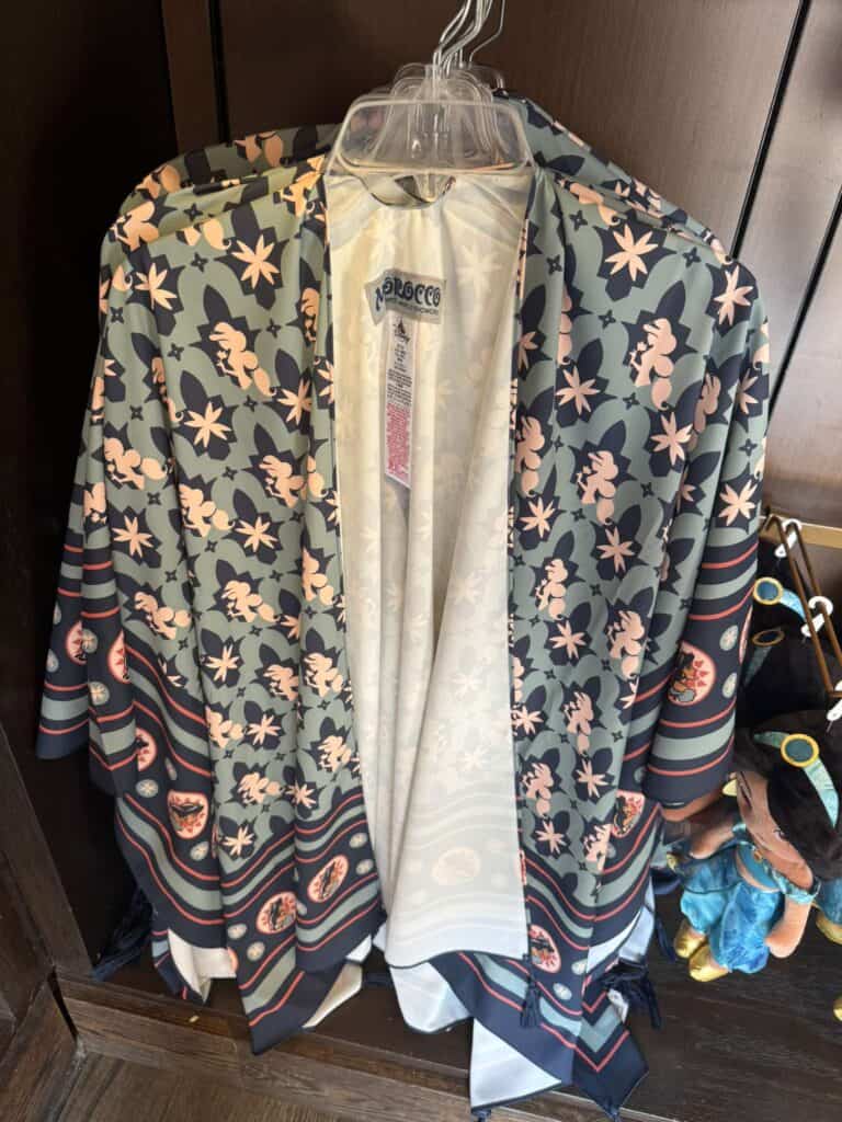 Kimono with floral pattern, perfect for Disney-inspired fashion looks.