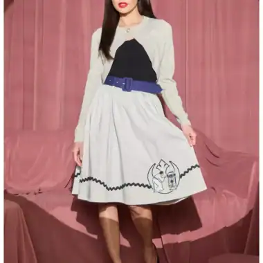 Stylish women's skirt with graphic design and belt, perfect for fashion-forward looks.