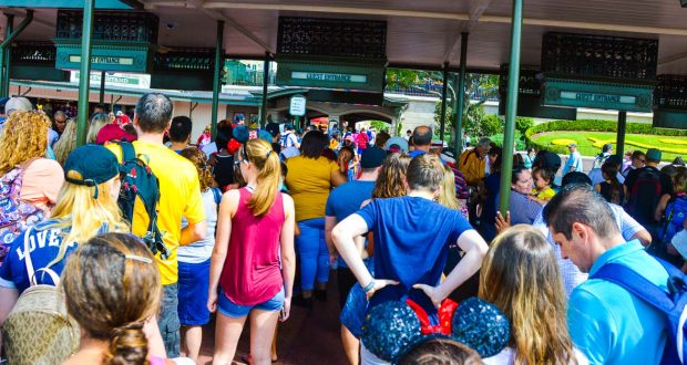 crowd-at-park-entrance