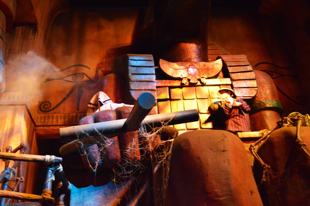 movie-ride scene of Egyptian temple