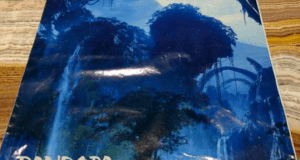 Pandora – The World of Avatar shopping bag, with floating mountains and vibrant blue scenery from Disney’s Animal Kingdom.