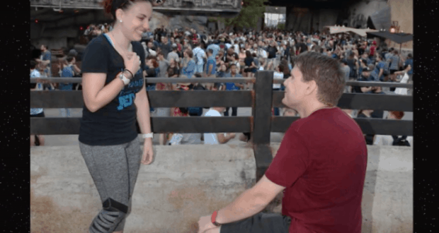 A man proposes to his surprised partner at Star Wars: Galaxy’s Edge, delighting fans with a romantic Disney World moment.