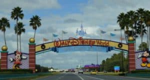 gate-disney-welcome-road