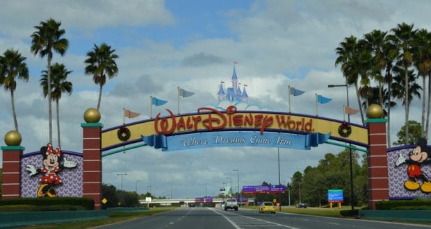 gate-disney-welcome-road