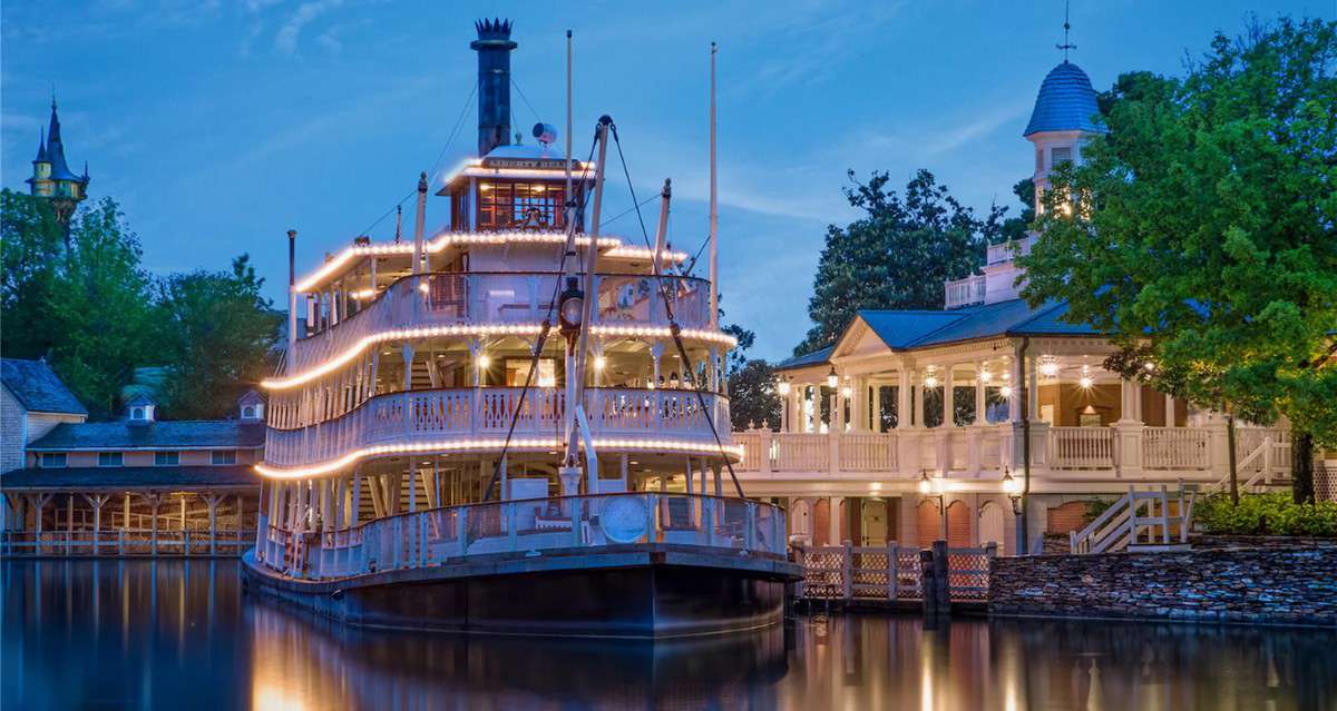 boat-liberty-disney