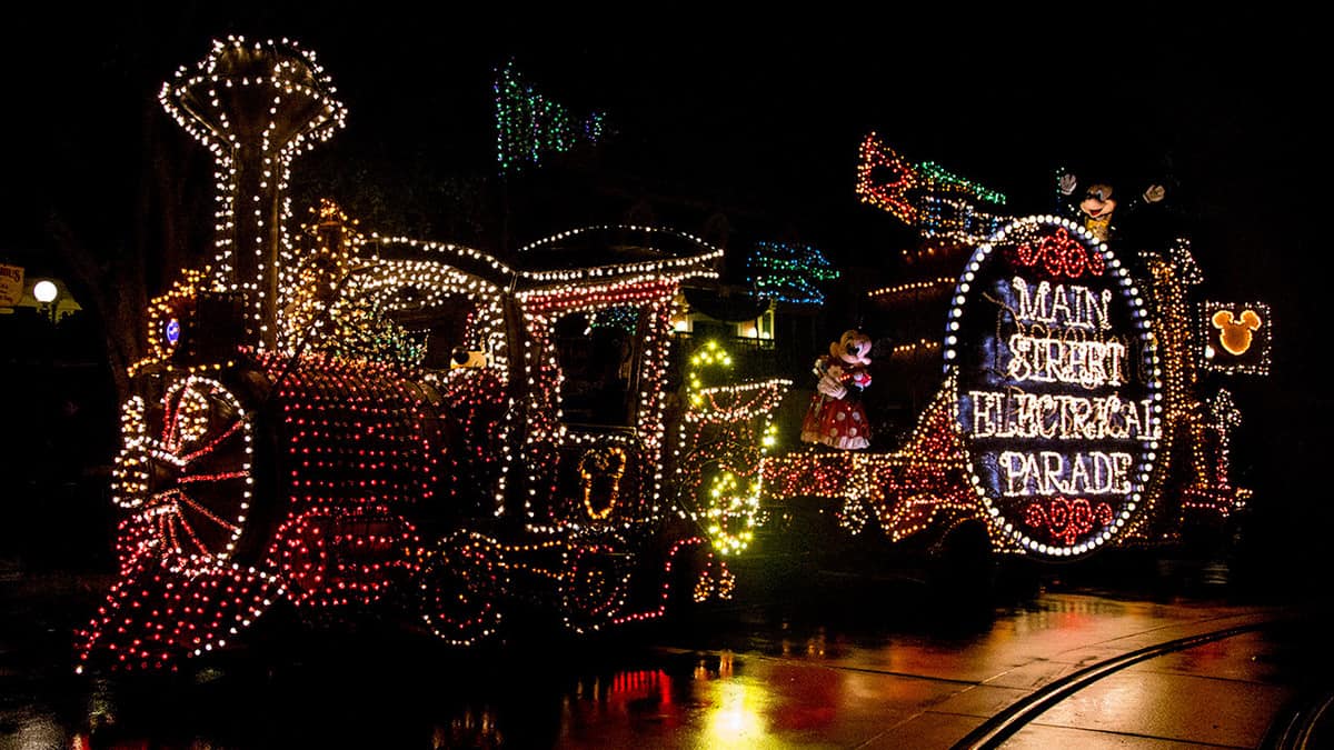 disneyland-nighttime-parade