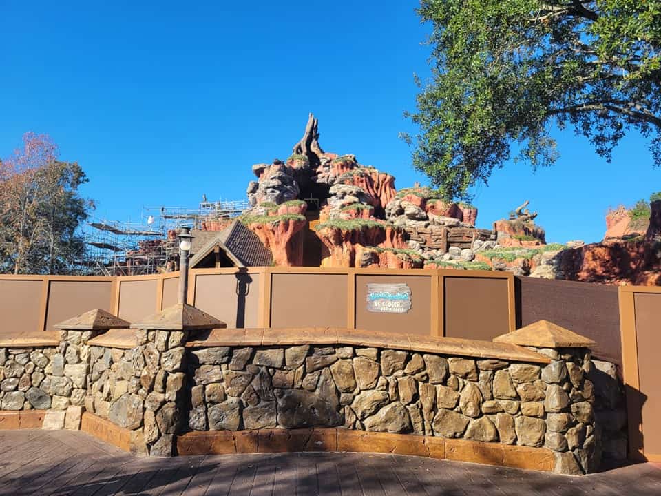 splash-mountain-construction