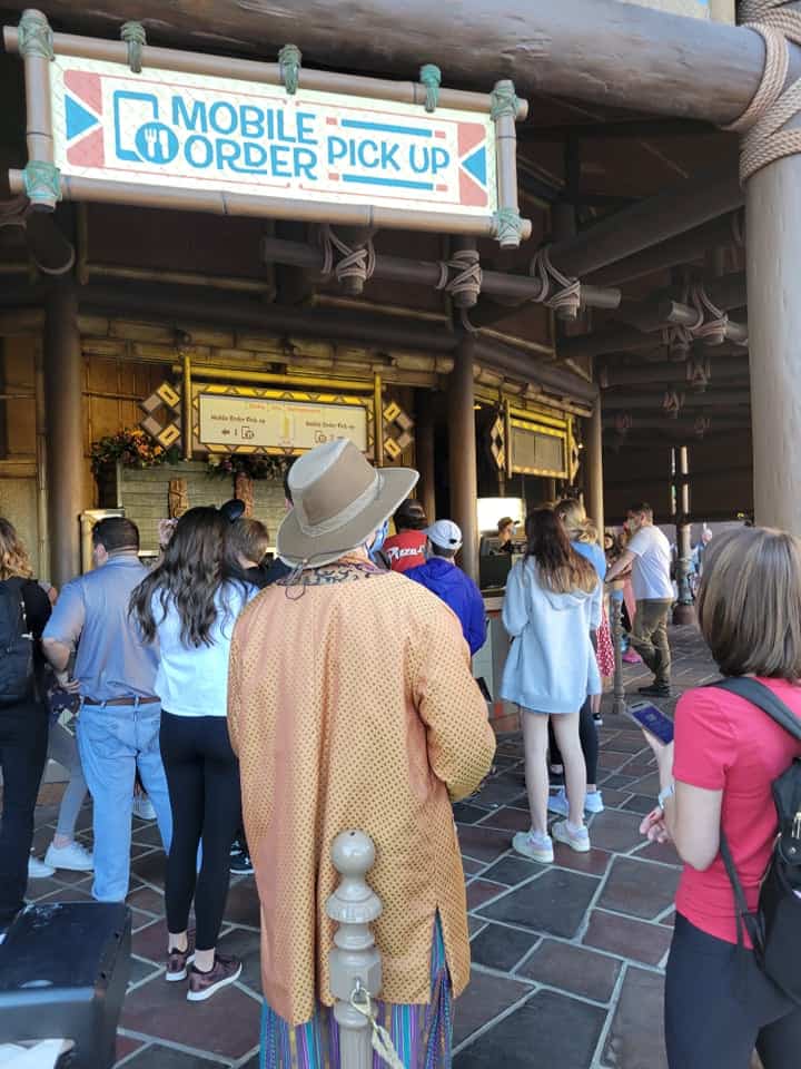 aloha-isle-cast-member