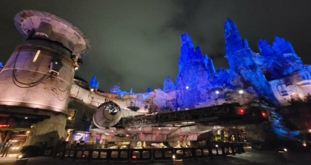 millennium-falcon-smugglers-batuu-star-wars