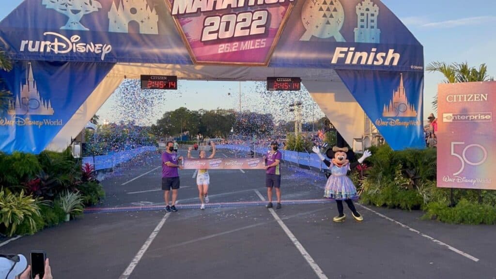 DISNEY-world-marathon-runner