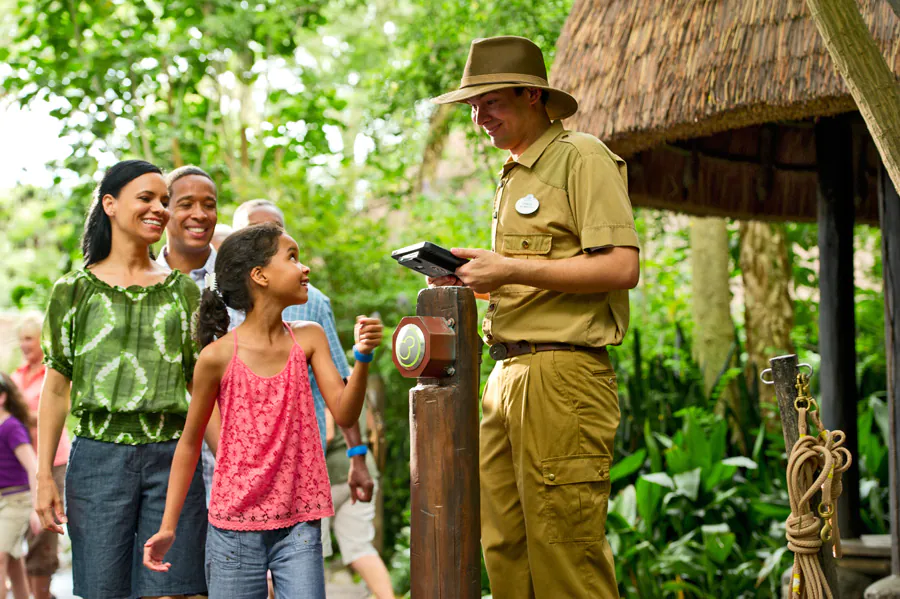 disney-cast-member-guest-queue