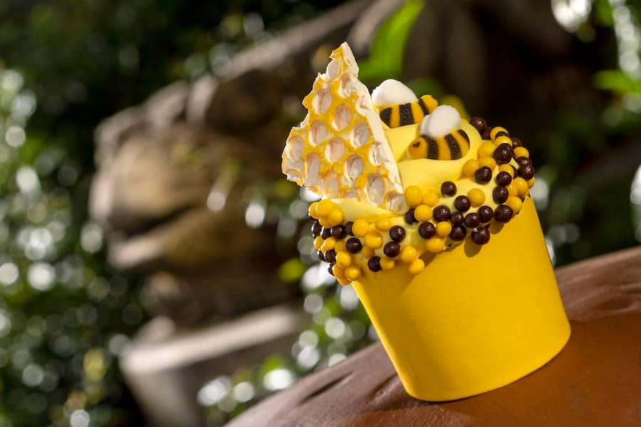 disney-earth-day-honey-bee-cupcake
