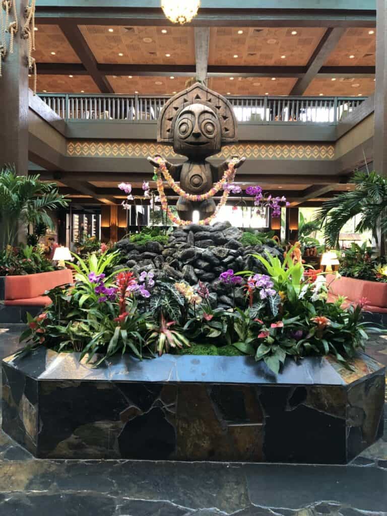polyneisan-village-lobby