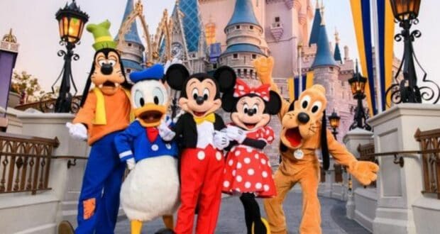 disney-world-characters-mickey-mouse