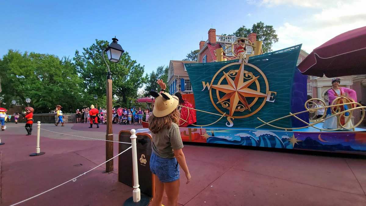 Disney Adventure Friends Cavalcade