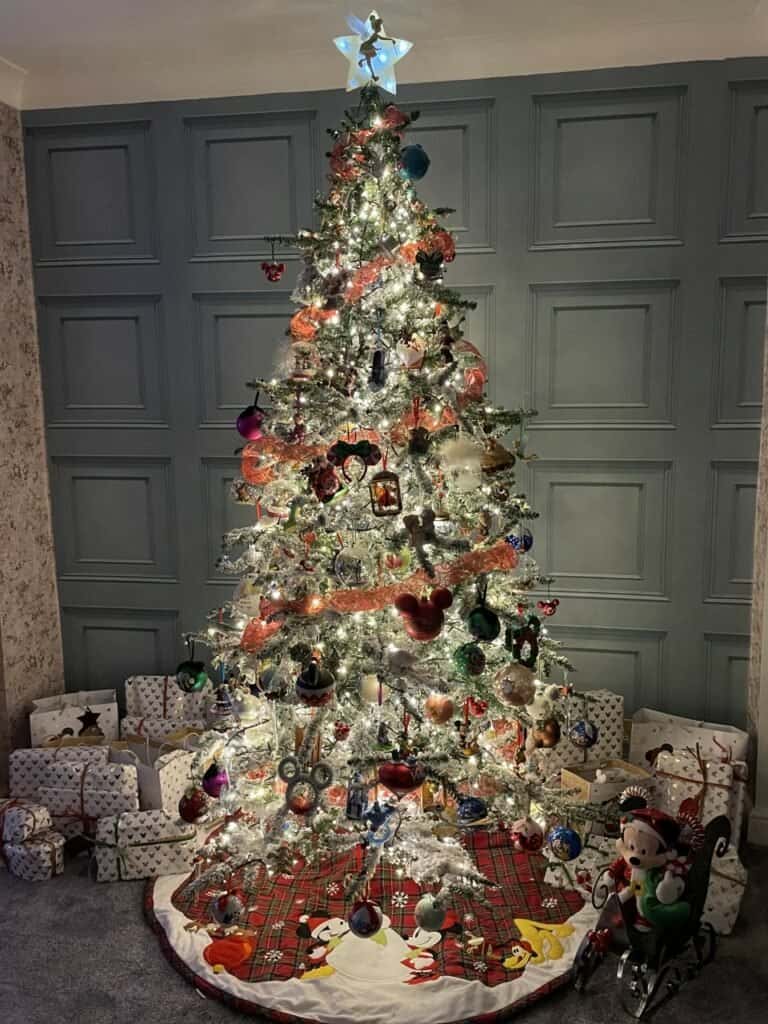 disney-christmas-tree