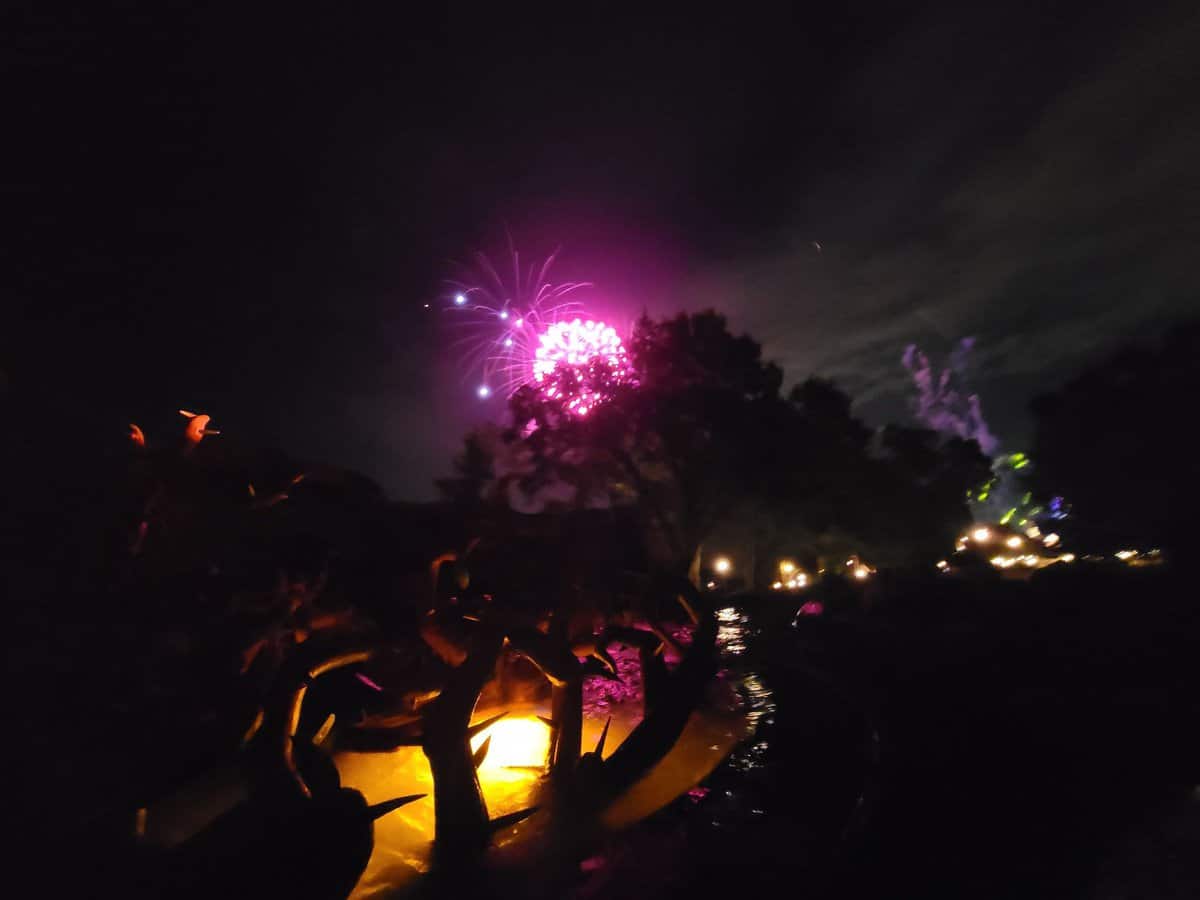 splash-mountain-fireworks-magic-kingdom-enchantment
