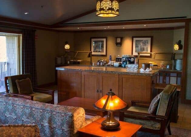 club-level-lounge-disney