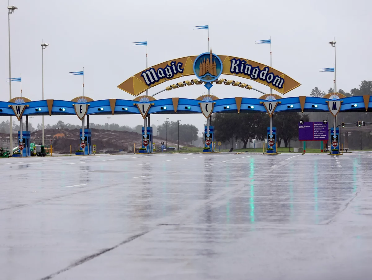 weather-rain-magic-kingdom-entrance