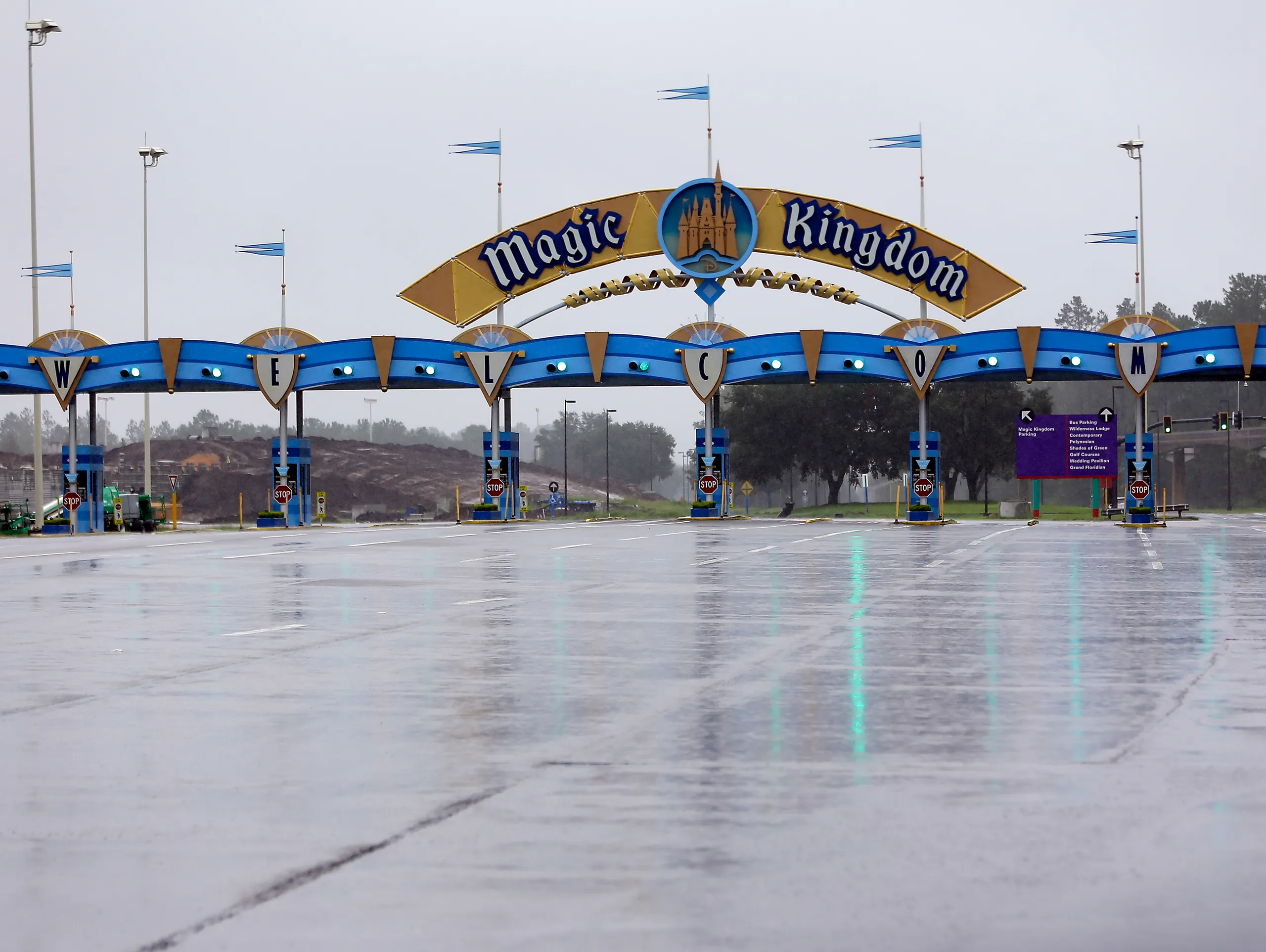 weather-rain-magic-kingdom-entrance