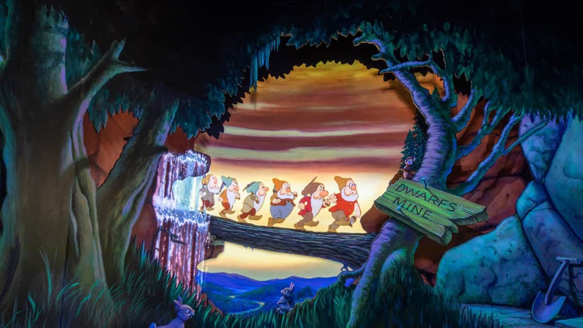 Dwarfs marching home