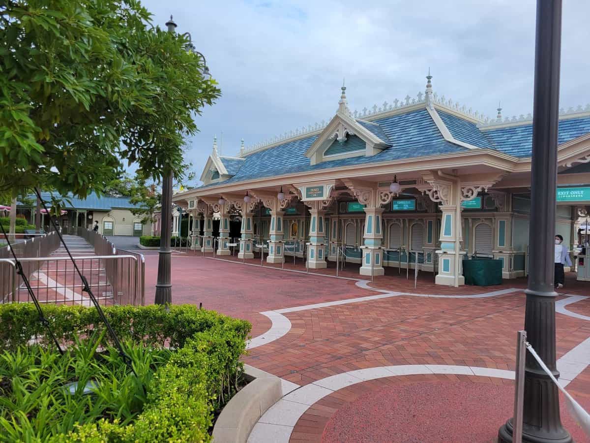 tokyo-disneyland-ticket-entrance