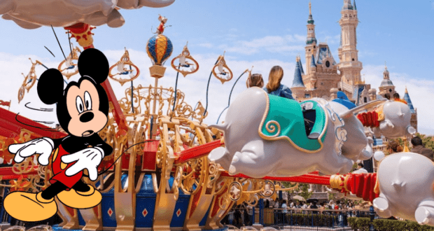mickey looking shocked in shanhai disneyland
