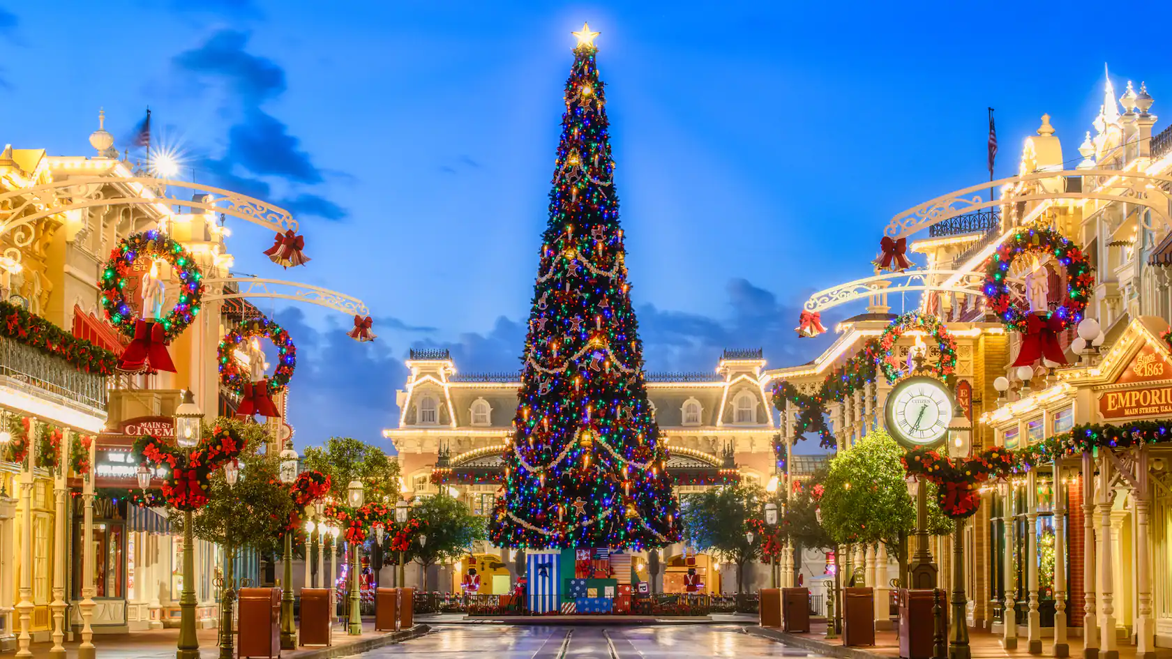 magic-kingdom-christmas