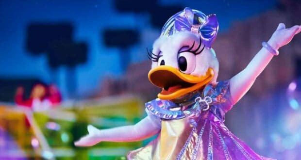 Daisy Duck poses in a seasonal look.