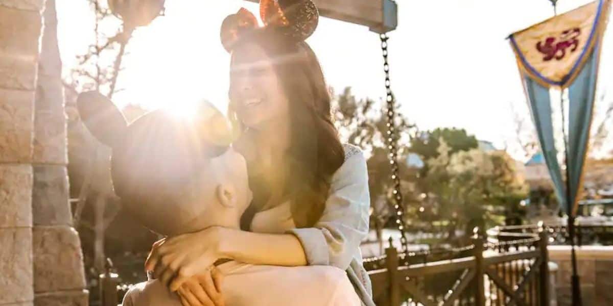 Couple at Disney enjoys the parks.