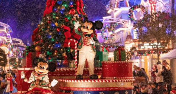Christmas-Parade-at-Magic-Kingdom-Mickeys-Very-Merry-Christmas-Party