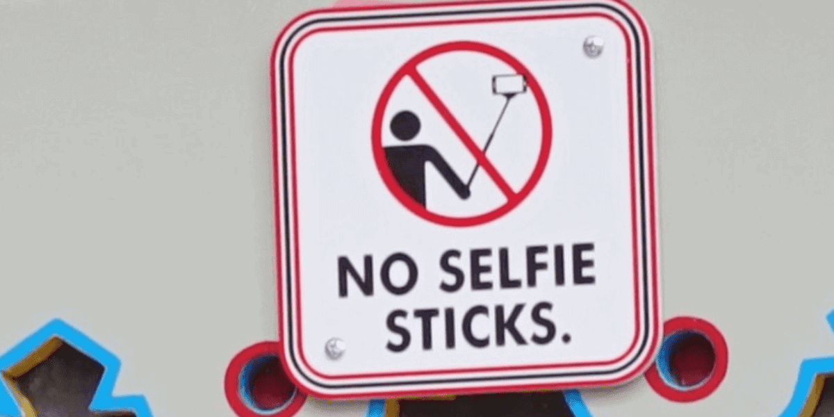 Sign Declaring No Selfie Sticks