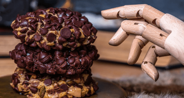 Gideon's Bakery Cookies and Arm