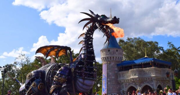 Disney's Festival of Fantasy Parade dragon