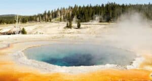 yellowstone national park geyser