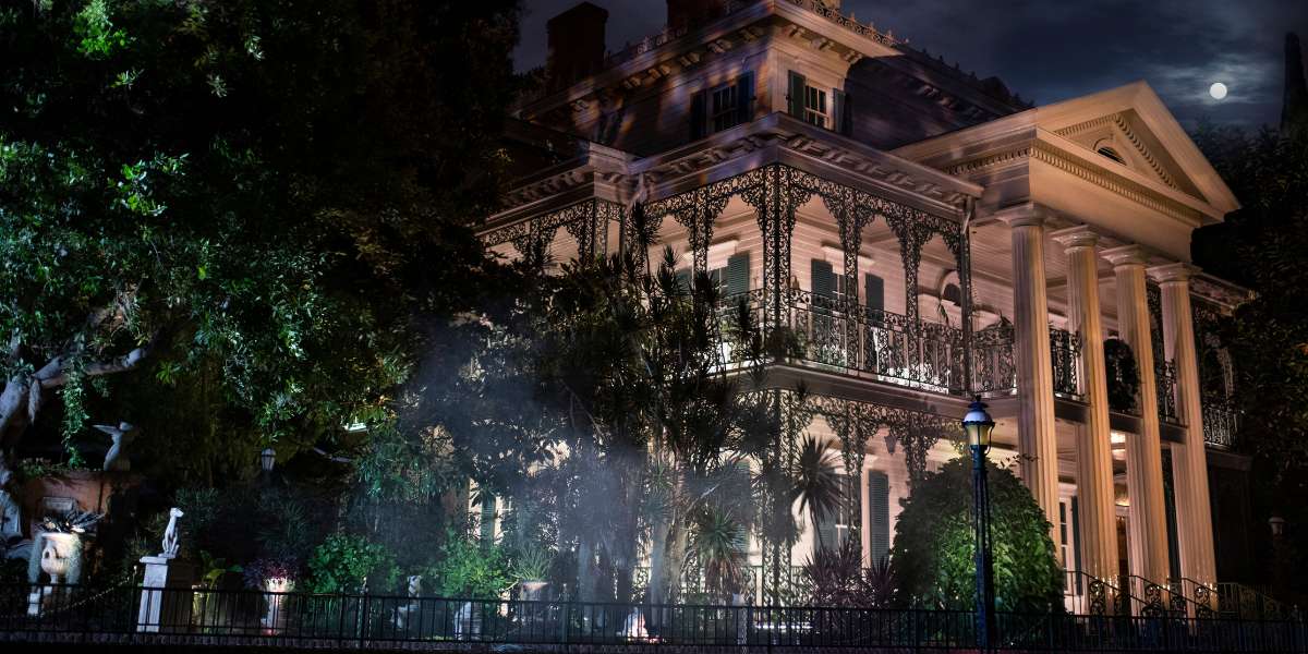 Outside image of Disney's haunted mansion