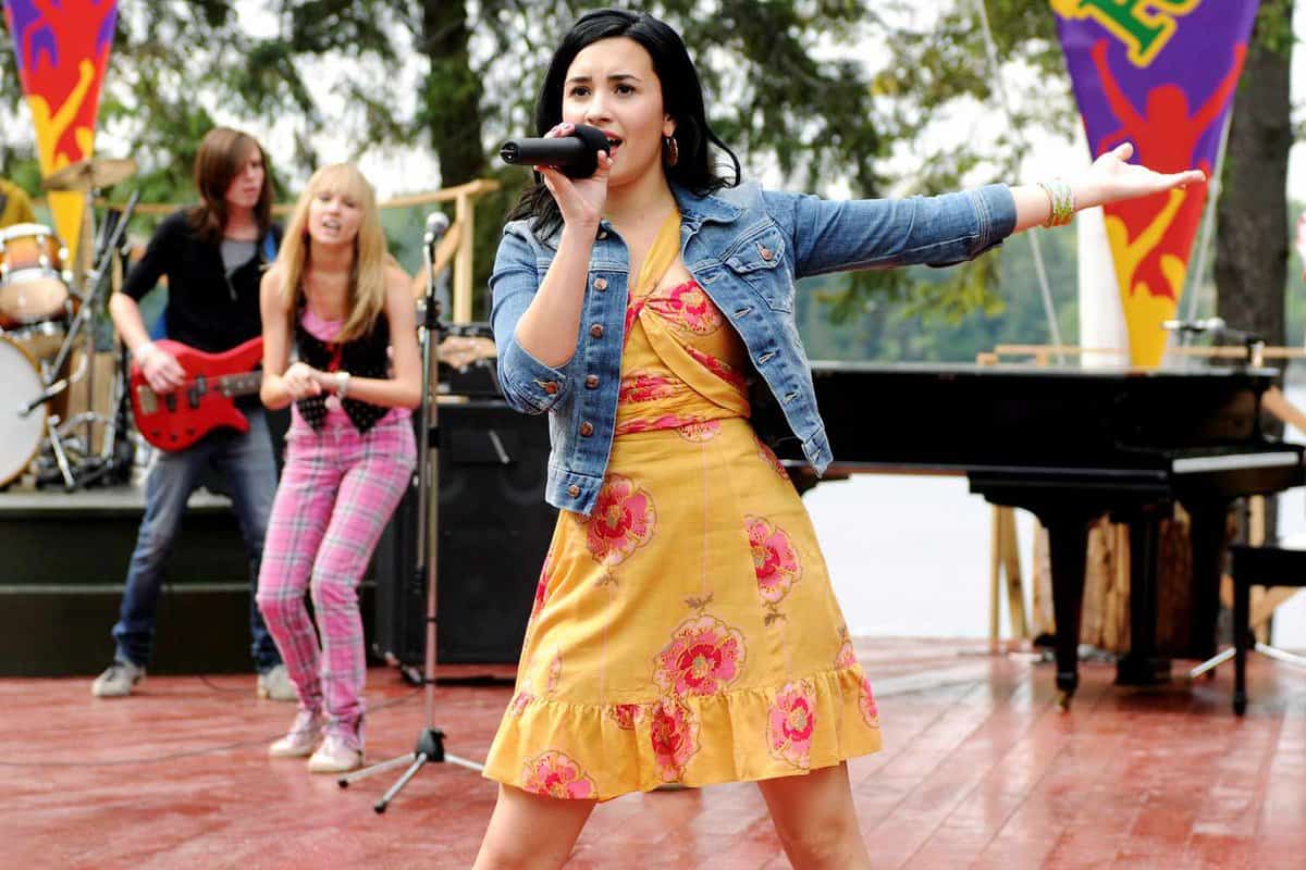 Demi Levato singing