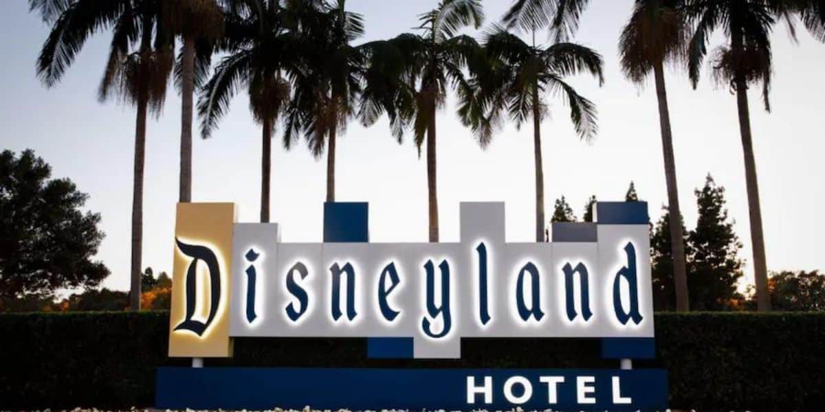 Disneyland Hotel 