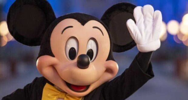 Mickey mouse image waving his hand