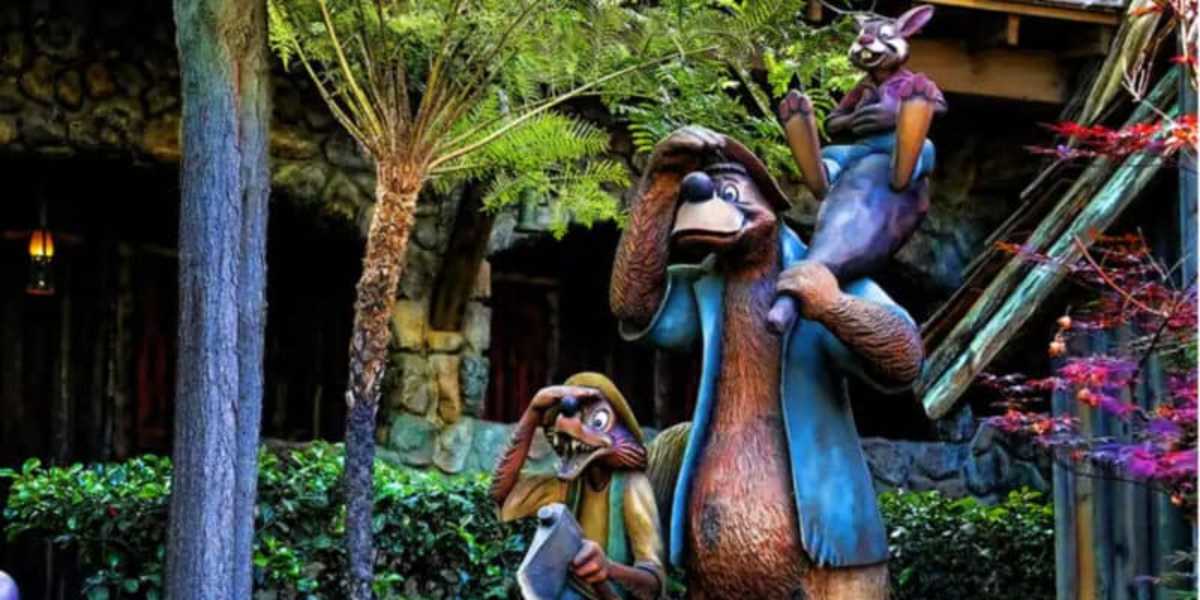 Splash Mountain Statue