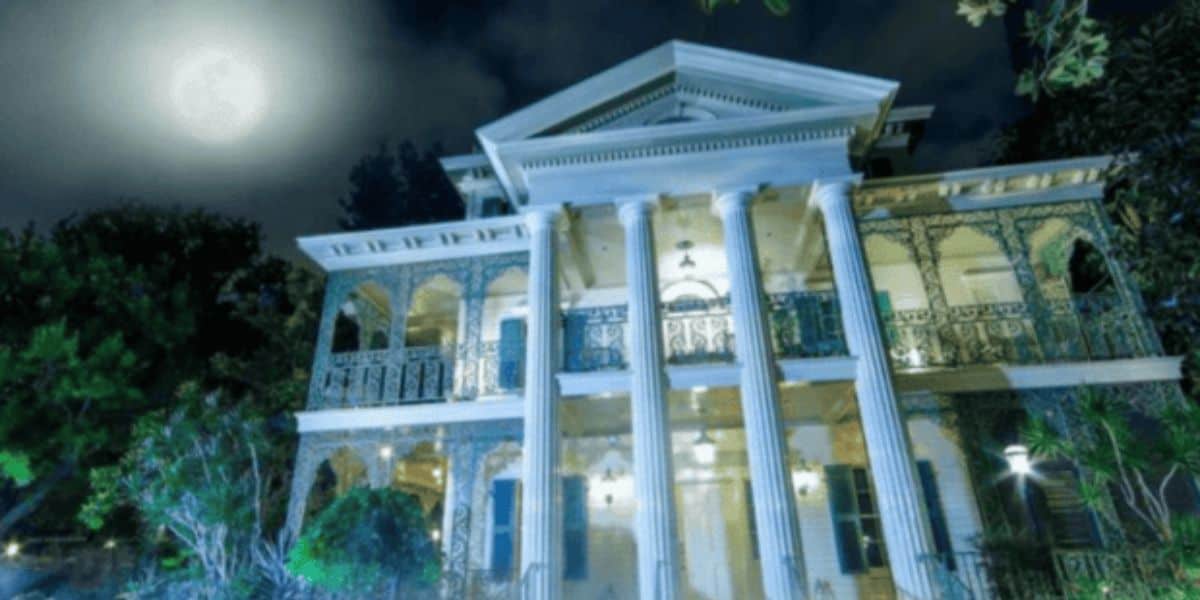 Exterior of Disneyland's Haunted Mansion