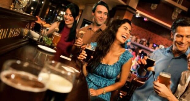 Guests eating at Raglan Road Irish Pub.