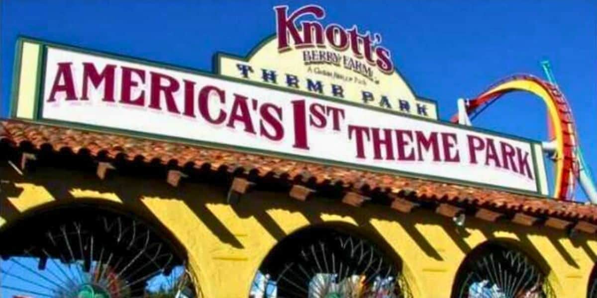 knotts-berry-farm-entrance