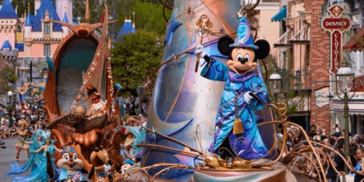 Mickey mouse leading the "Magic Happens" parade at Disneyland Park