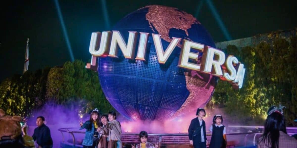 The globe at the Universal Studios Japan entrance